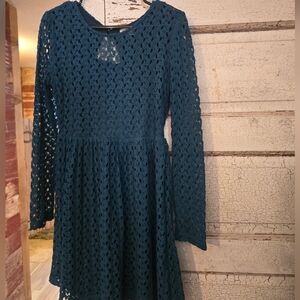 Beautiful Womens Miami Long Sleeve Lace Crochet Style Dreas Open Back Sz. Medium